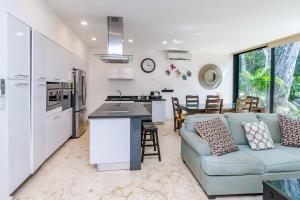 アクマルにあるLUXE 1-BR Condo in Bahia Principe - Multiple Poolsのギャラリーの写真