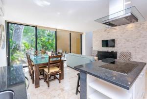 アクマルにあるLUXE 1-BR Condo in Bahia Principe - Multiple Poolsのギャラリーの写真