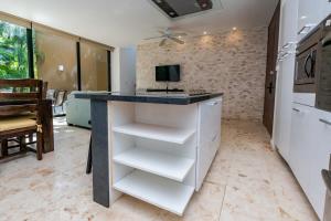 アクマルにあるLUXE 1-BR Condo in Bahia Principe - Multiple Poolsのギャラリーの写真