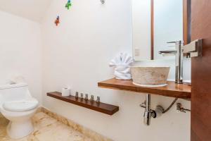 アクマルにあるLUXE 1-BR Condo in Bahia Principe - Multiple Poolsのギャラリーの写真