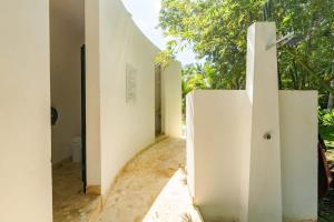 アクマルにあるLUXE 1-BR Condo in Bahia Principe - Multiple Poolsのギャラリーの写真