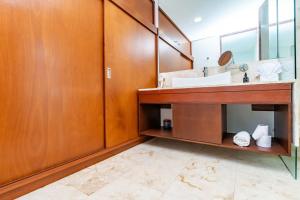 アクマルにあるLUXE 1-BR Condo in Bahia Principe - Multiple Poolsのギャラリーの写真