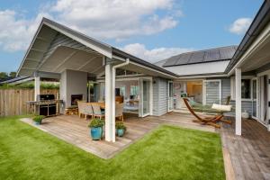 Taman di luar Modern Deluxe - Havelock North Holiday Home