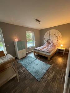 Postel nebo postele na pokoji v ubytování Modernes Ferienhaus in Üdersdorf