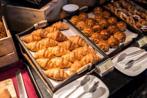 a bunch of croissants and other baked goods on display at Crowne Plaza Xi'an, an IHG Hotel in Xi'an