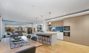 Køkken eller tekøkken på The Ultimate View! + 54 billeder