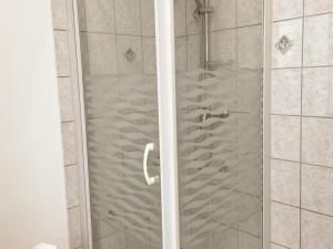 Ένα μπάνιο στο Gîte cosy avec terrasse privative, parking et WiFi - FR-1-491-443 +8 φωτογραφίες