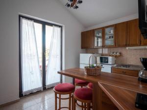 Η κουζίνα ή μικρή κουζίνα στο 2 Bedroom apartment with sea view