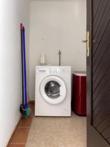 Φωτογραφία από το άλμπουμ του 2 Bedroom apartment with sea view σε Mandre