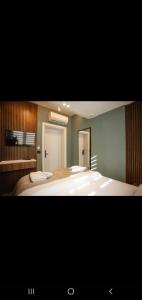 Uma cama ou camas num quarto em Hotel Flaer