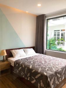 Gulta vai gultas numurā naktsmītnē Emeral Hotel Nha Trang - by Bay Luxury