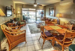 Khu vực ghế ngồi tại Memories for life @ remodeled ks d7