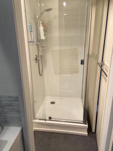 Ένα μπάνιο στο Close Motorway,Free Breakfast,Private & Spacious +14 φωτογραφίες