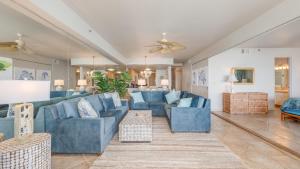 Et opholdsområde på Ocean view, corner, Ac & Remodeled! sk272