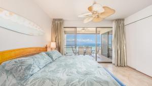 En eller flere senge i et værelse på Ocean view, corner, Ac & Remodeled! sk272 + 82 billeder