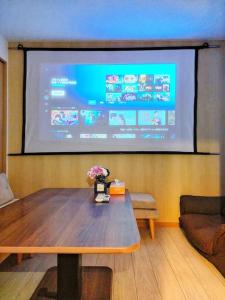 TV at/o entertainment center sa Tsudoi - all private BR, 2-bldg house