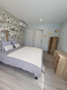 Postel nebo postele na pokoji v ubytování Les Restanques de Camélie
