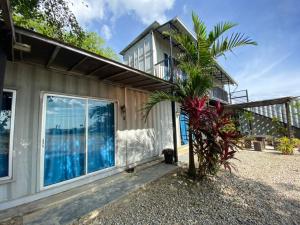 マラッカにあるLeThuHouseの海の見える家