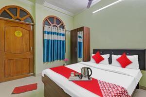 Un ou plusieurs lits dans un hébergement de l'établissement OYO Flagship Hotel Khushboo Regency