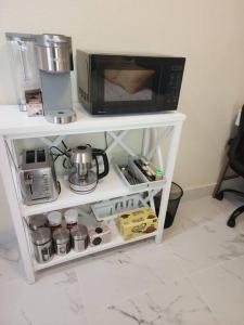 Kuchyň nebo kuchyňský kout v ubytování Cozy Tiny Private GuestSuite