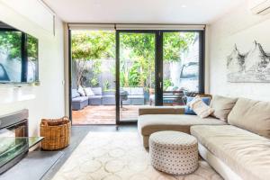 Istumisnurk majutusasutuses Green Door Gem - Your Stylish Retreat in South Melbourne