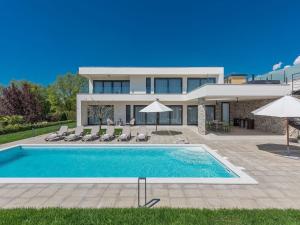 a villa with a swimming pool and a house at Villa in Novigrad with Pool and Sea Views in Bužinija