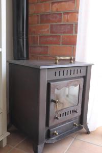 a stove in a room with a brick wall at L'ocell del Pla in Ivars d'Urgell