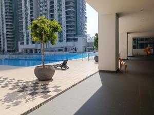 Bazén v ubytování RAZAK NEW RESIDENCE KUALA LUMPUR KLCC VIEW nebo v jeho okolí