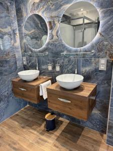 Ένα μπάνιο στο Villa Du Temple-Parking-Climatisation-Ascenseur-Wifi-Netflix-Hypercentre +51 φωτογραφίες