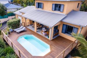 Bazén v ubytování Villa cactus avec piscine et vue mer nebo v jeho okolí