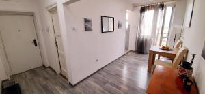A seating area at Apartman Dostojevski