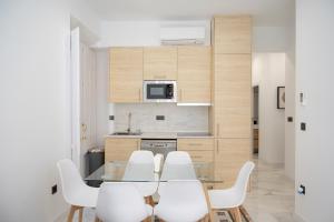 Granadi Apartamentos的厨房或小厨房
