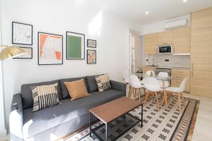 Granadi Apartamentos的厨房或小厨房