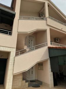 Gallery image of APARTMAN 1 Istočna Gomilica in Tisno +18 photos