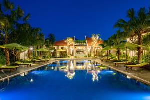 Swimmingpoolen hos eller tæt på Bai Dinh Riverside Resort & Spa