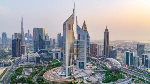 een luchtfoto van een stad met hoge gebouwen bij Jumeirah Emirates Towers Dubai in Dubai