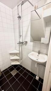 a white bathroom with a sink and a shower at Superhomes 1 BR in Gothenburg