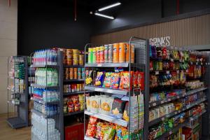 酒店内部或周边的超市或其他商店