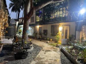 Κήπος έξω από το Studio - 27, One Bedroom Apt- Bandra west