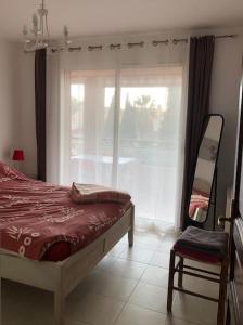 Posteľ alebo postele v izbe v ubytovaní Appartement 60m2 - 2 Chambres à une minute des plages, parking privé
