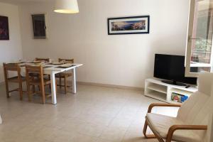 Televízia a/alebo spoločenská miestnosť v ubytovaní Appartement 60m2 - 2 Chambres à une minute des plages, parking privé