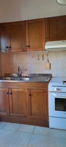 a kitchen with a sink and a stove at Casa Verdi in Telti
