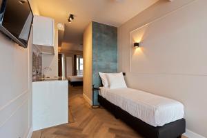 Postel nebo postele na pokoji v ubytování Midtown Hotel triple
