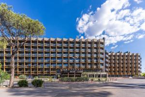 een weergave van de voorkant van een gebouw bij Barceló Roma in Rome