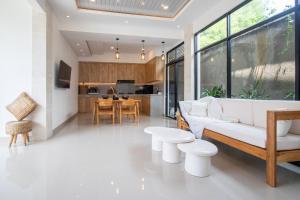 Χώρος καθιστικού στο Sundaze 2 - Canggu Paradise with Pool and Kitchen Brand NEW +2 φωτογραφίες