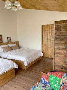 Ένα ή περισσότερα κρεβάτια σε δωμάτιο στο Retro House Mộc Châu