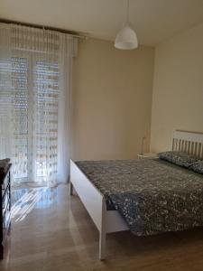 Ein Bett oder Betten in einem Zimmer der Unterkunft Attico vista San Luca