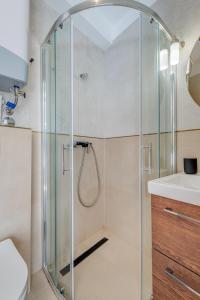 Kúpeľňa v ubytovaní Tiny Secret House + 30 fotografií