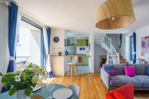 a living room with a couch and a table at Ty Marok - Maison pour 4 proche plage in Douarnenez