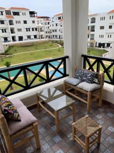 Balkón nebo terasa v ubytování Superbe appartement neuf en résidence avec piscine